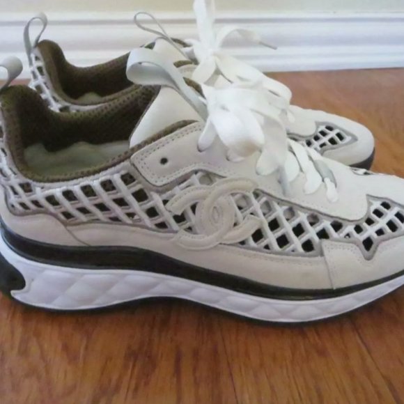 CHANEL 2021 Cruise Collection Quilted Ercu Embroidered CC Trainers Sneakers - Picture 4 of 10